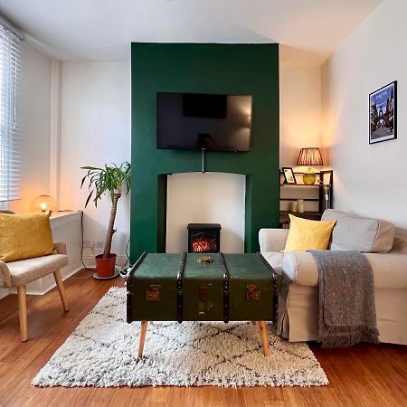 Charming Victorian Cottage Steps From Historic Chester - Free Parking エクステリア 写真