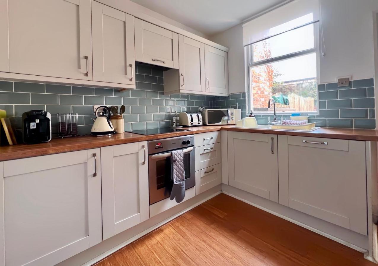 Charming Victorian Cottage Steps From Historic Chester - Free Parking エクステリア 写真