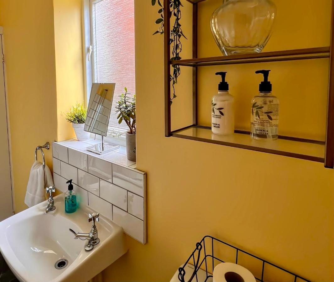 Charming Victorian Cottage Steps From Historic Chester - Free Parking エクステリア 写真